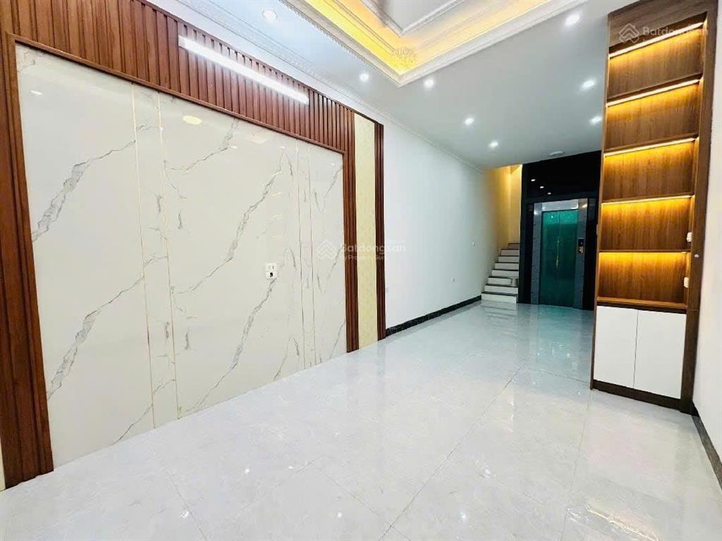 Chính chủ cần bán nhà cát linh, 40m2, 5 tầng thang máy, 70m ra phố, gần ga tàu điện, chỉ 10,79 tỷ