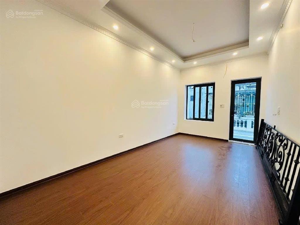 Chính chủ cần bán nhà cát linh, 40m2, 5 tầng thang máy, 70m ra phố, gần ga tàu điện, chỉ 10,79 tỷ