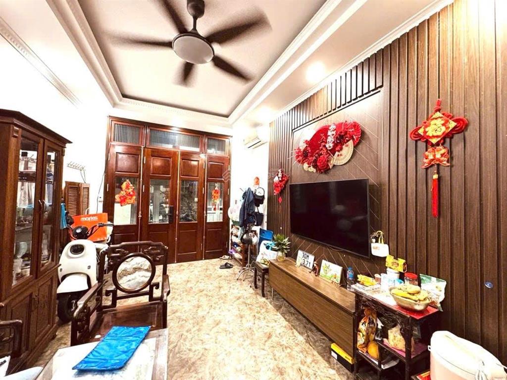Bán nhà khương đình, 35m2x5 tầng, 1 bước ra phố, ngõ thắng đẹp, tặng nội thất, ở ngay, hơn 11 tỷ