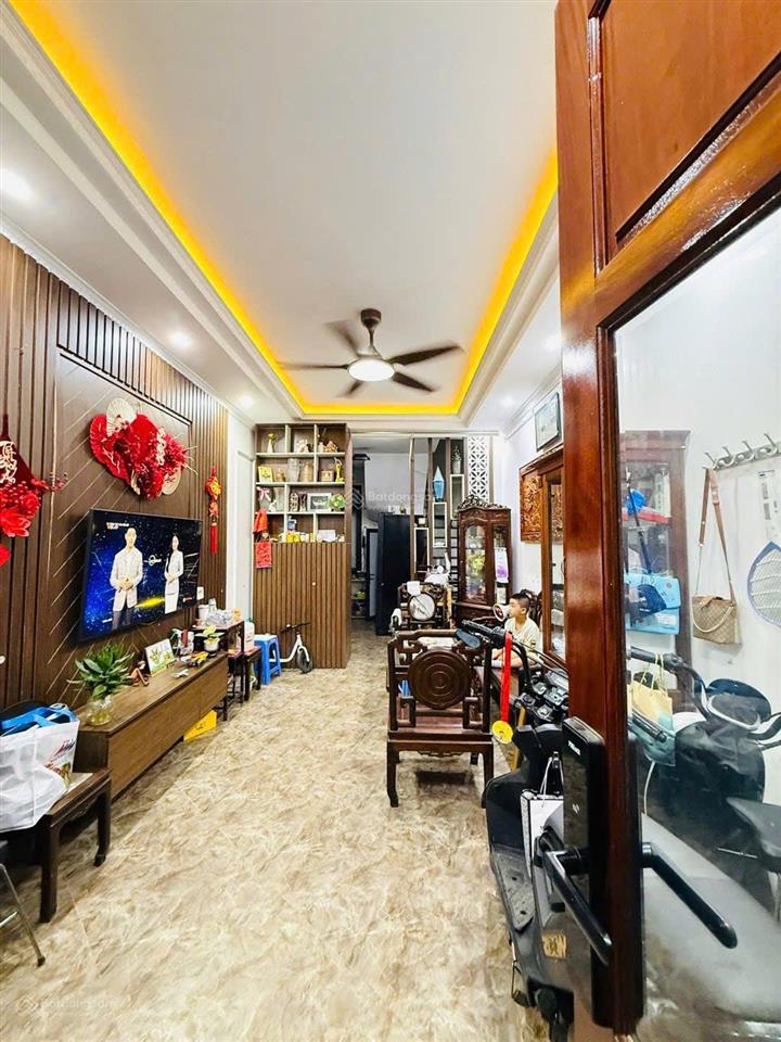 Bán nhà khương đình, 35m2x5 tầng, 1 bước ra phố, ngõ thắng đẹp, tặng nội thất, ở ngay, hơn 11 tỷ