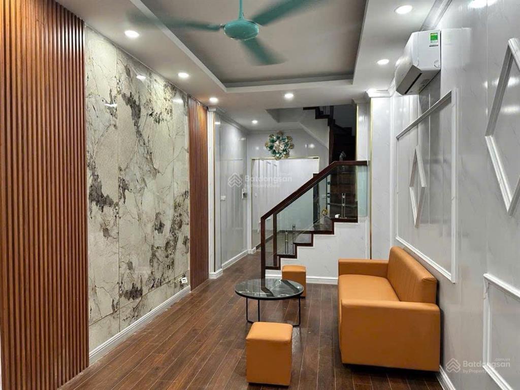 Cần bán gấp nhà nguyễn ngọc nại, cù chính lan, 53m2, ô tô vào nhà, 20m ra phố, nhà có khe thoáng