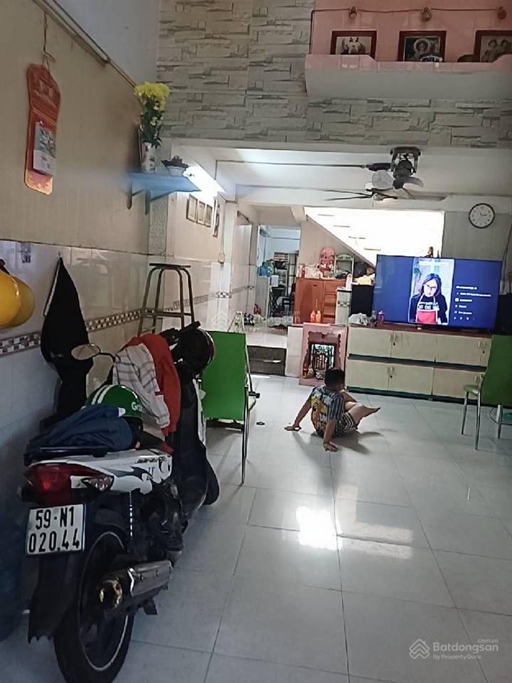 B.án gấp n.hà 2 tầng đường hương lộ 2. dt 65m22pn, 2wc, đúc btcthxh.