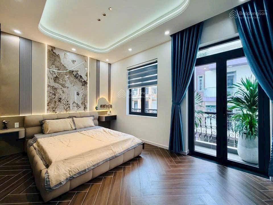 Cần bán gấp căn nhà phố , đầy đủ nội thất