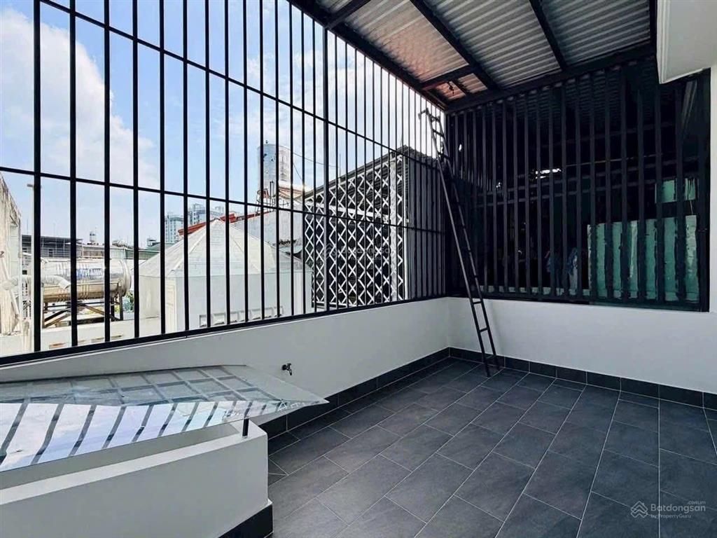 Cần bán gấp căn nhà phố , đầy đủ nội thất