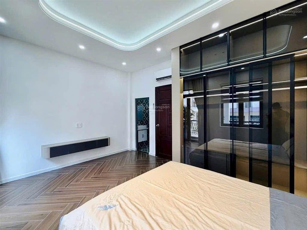 Cần bán gấp căn nhà phố , đầy đủ nội thất