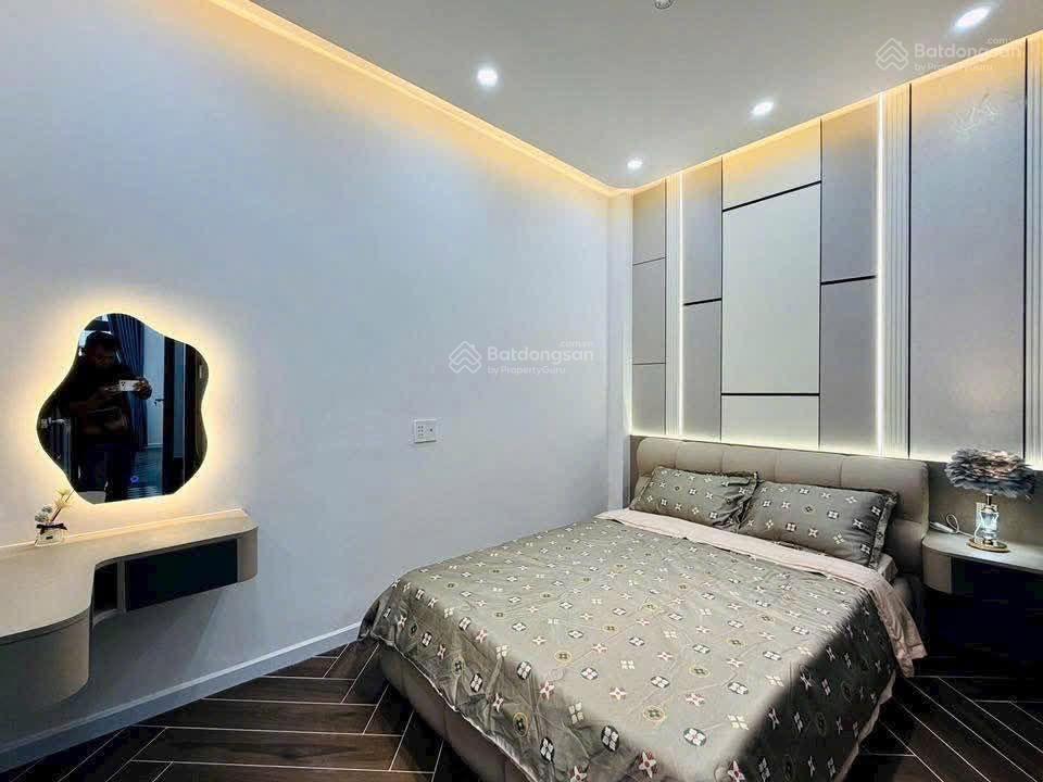 Cần bán gấp căn nhà phố , đầy đủ nội thất