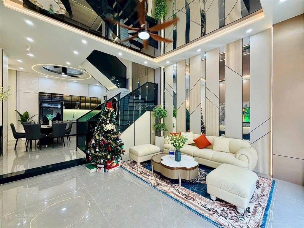 Cần bán gấp căn nhà phố , đầy đủ nội thất