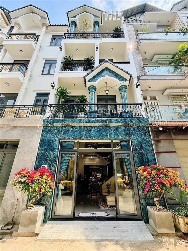 Cần bán gấp căn nhà phố , đầy đủ nội thất