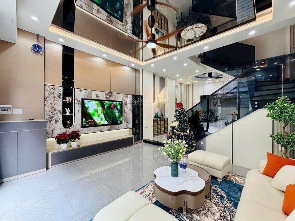 Cần bán gấp căn nhà phố , đầy đủ nội thất