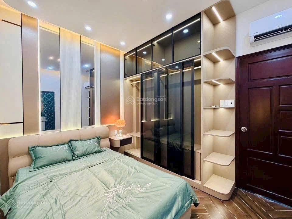 Cần bán gấp căn nhà phố , đầy đủ nội thất