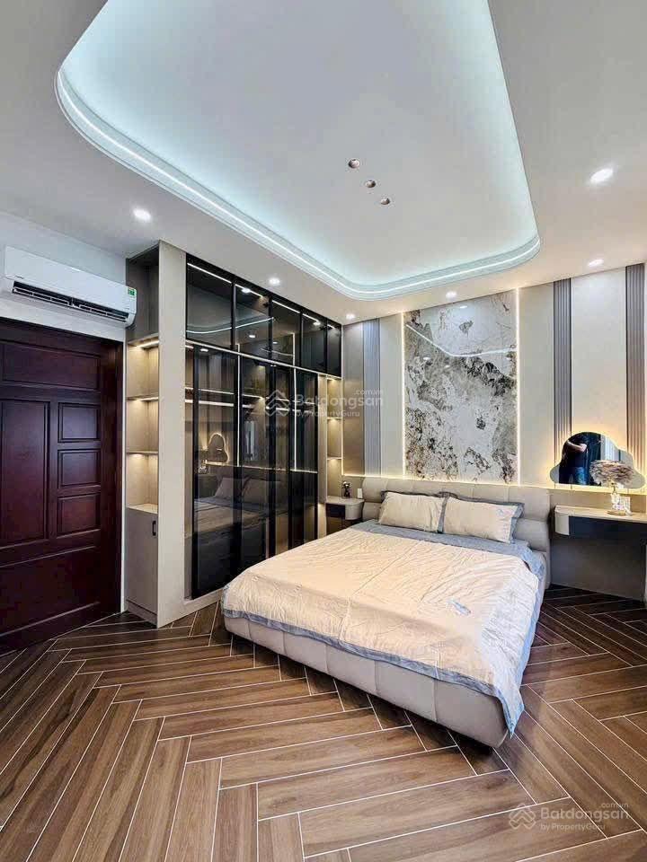 Cần bán gấp căn nhà phố , đầy đủ nội thất