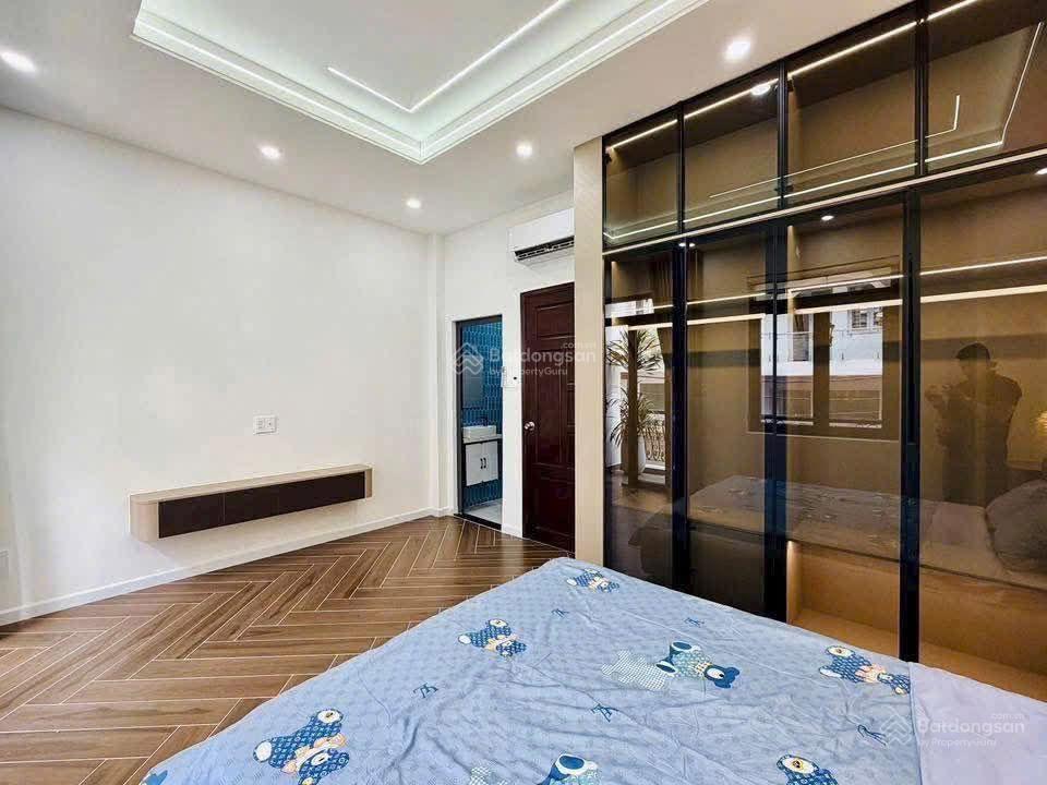 Cần bán gấp căn nhà phố , đầy đủ nội thất