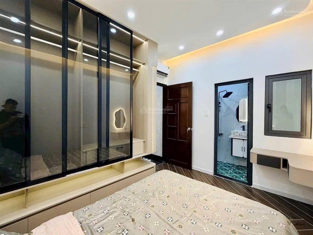 Cần bán gấp căn nhà phố , đầy đủ nội thất