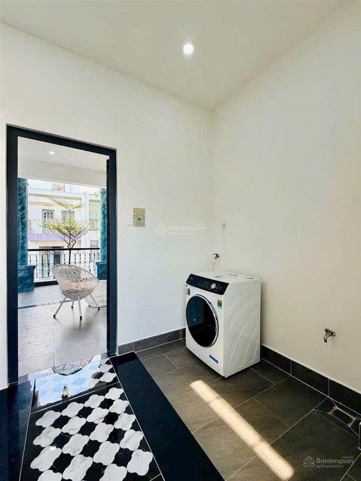 Cần bán gấp căn nhà phố , đầy đủ nội thất