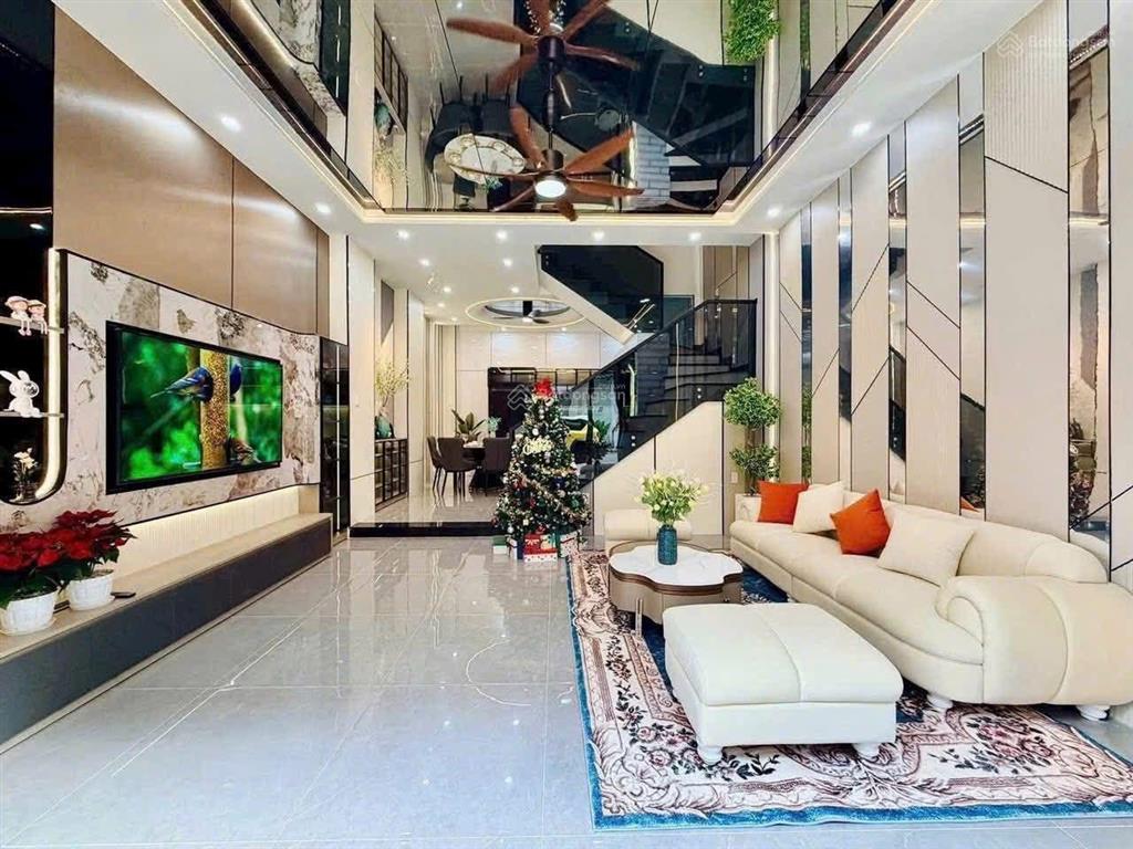 Cần bán gấp căn nhà phố , đầy đủ nội thất