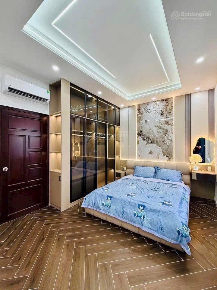 Cần bán gấp căn nhà phố , đầy đủ nội thất