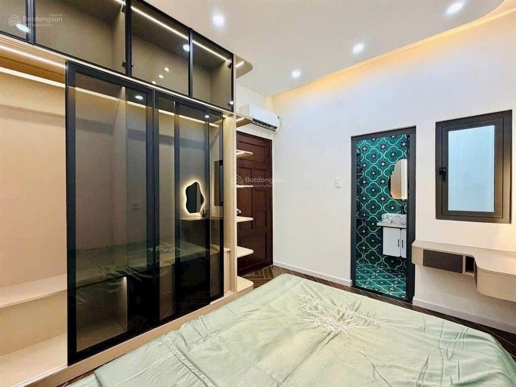 Cần bán gấp căn nhà phố , đầy đủ nội thất