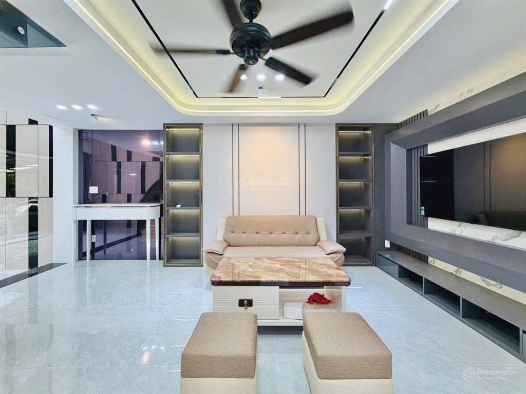 Bán căn nhà xây mới với diện tích 4,8x11 đầy đủ nội thất xe hơi ngủ trong nhà