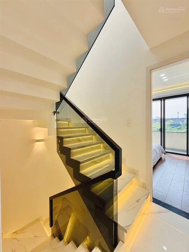 Bán căn nhà xây mới với diện tích 4,8x11 đầy đủ nội thất xe hơi ngủ trong nhà