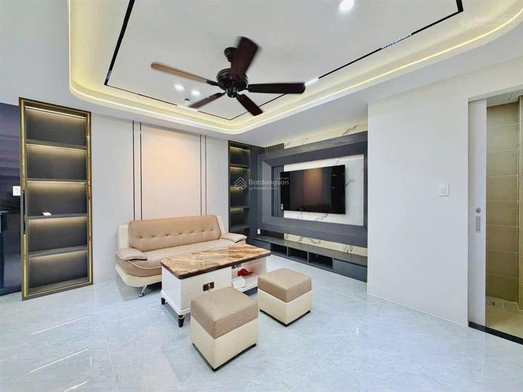 Bán căn nhà xây mới với diện tích 4,8x11 đầy đủ nội thất xe hơi ngủ trong nhà