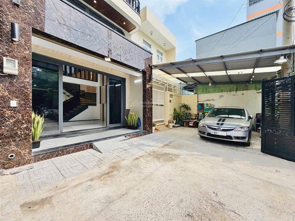 Bán căn nhà xây mới với diện tích 4,8x11 đầy đủ nội thất xe hơi ngủ trong nhà