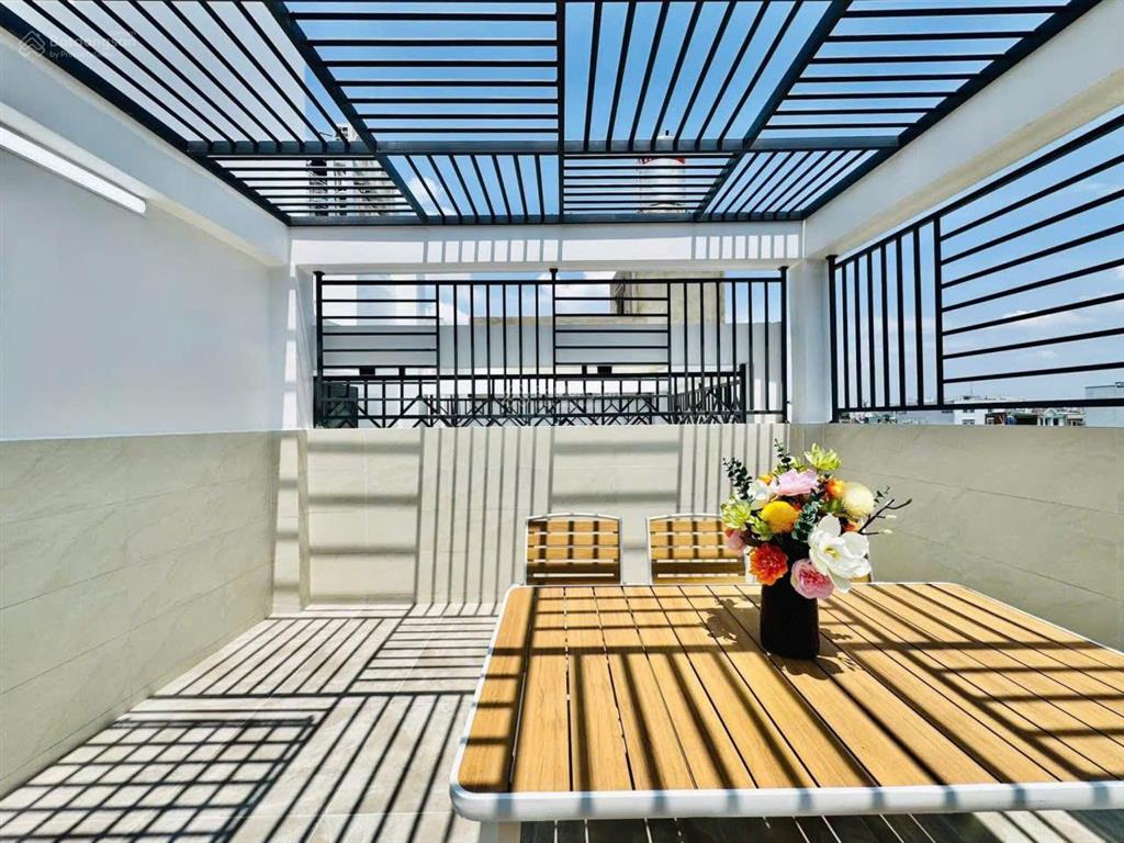 Nhà phố cao cấp thang máy  xe hơi ngủ trong nhà  full nội thất cao cấp