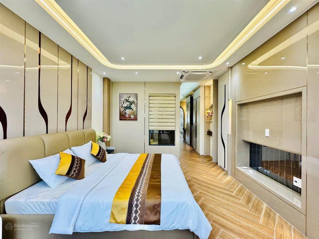 Nhà phố cao cấp thang máy  xe hơi ngủ trong nhà  full nội thất cao cấp