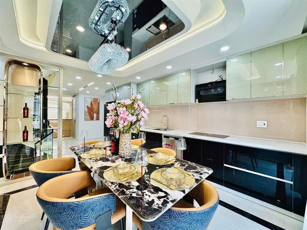 Nhà phố cao cấp thang máy  xe hơi ngủ trong nhà  full nội thất cao cấp