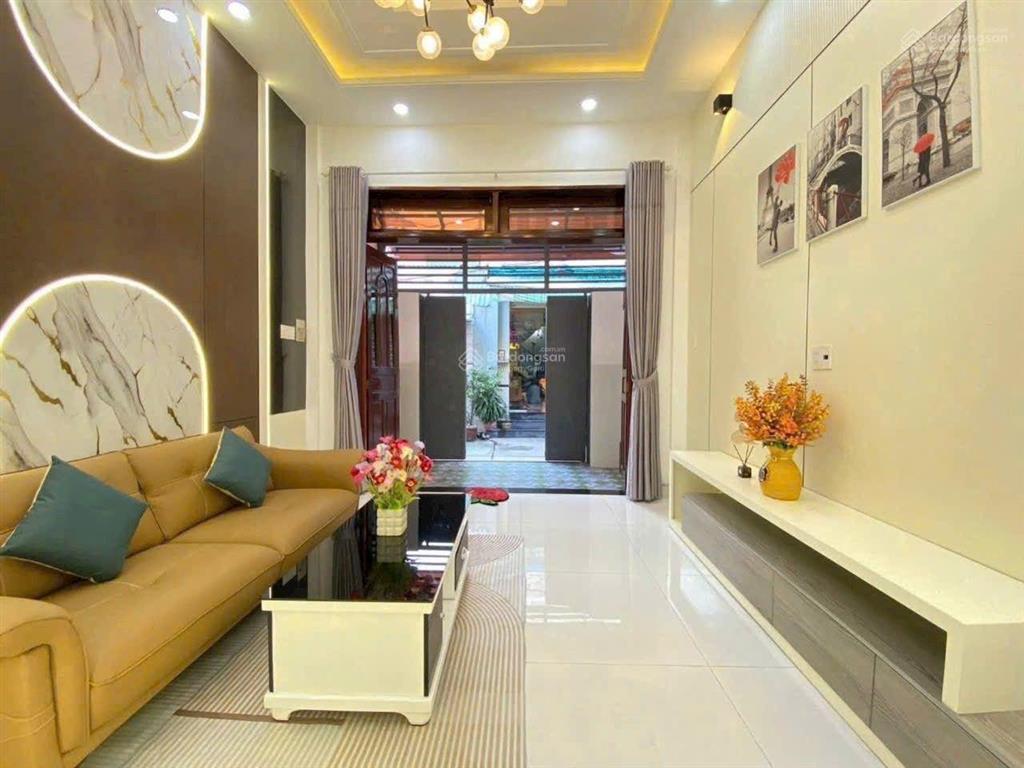 Bán căn nhà xe hơi ngủ trong nhà đầy đủ nội thất