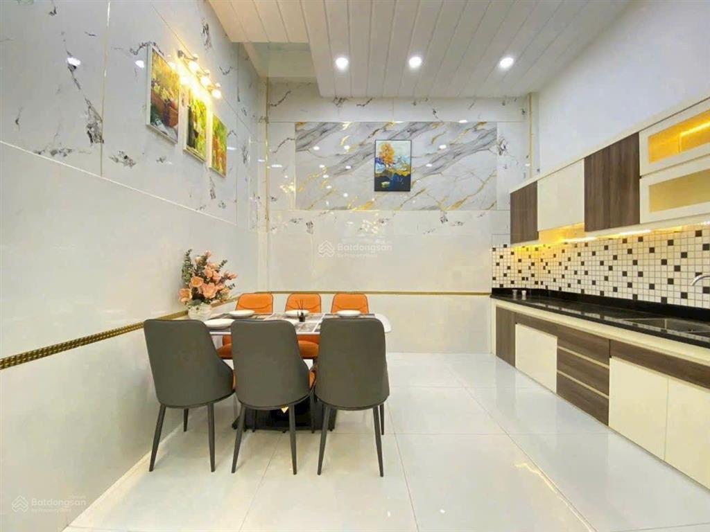 Bán căn nhà xe hơi ngủ trong nhà đầy đủ nội thất