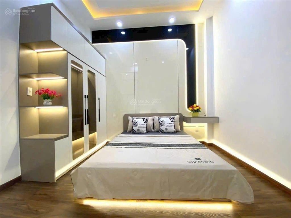 Bán căn nhà xe hơi ngủ trong nhà đầy đủ nội thất