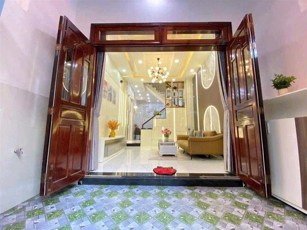 Bán căn nhà xe hơi ngủ trong nhà đầy đủ nội thất