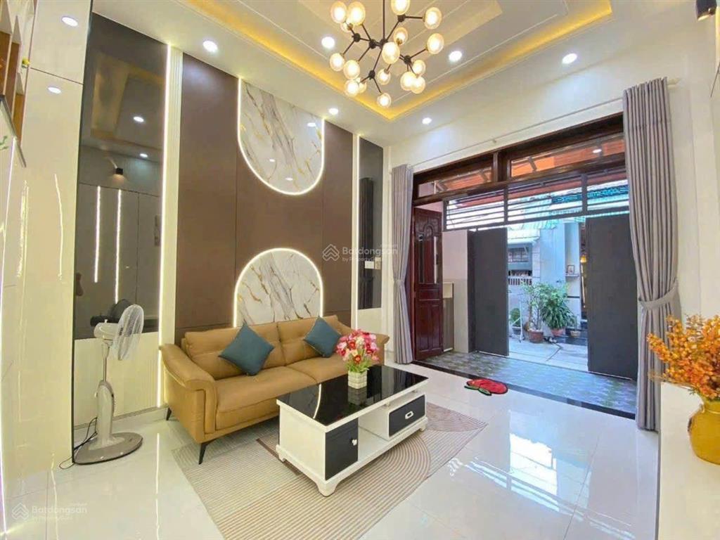 Bán căn nhà xe hơi ngủ trong nhà đầy đủ nội thất