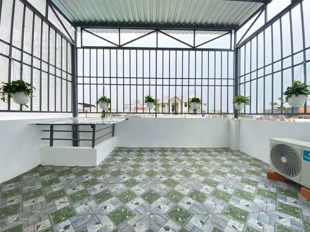 Bán căn nhà xe hơi ngủ trong nhà đầy đủ nội thất