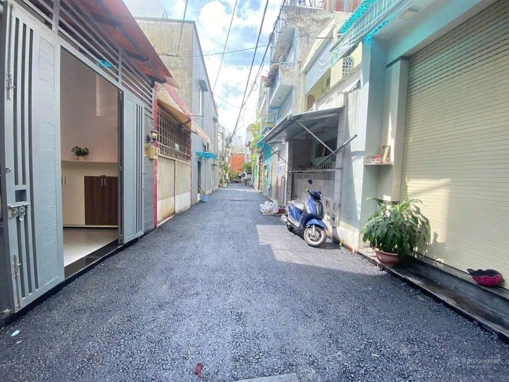Bán căn nhà xe hơi ngủ trong nhà đầy đủ nội thất