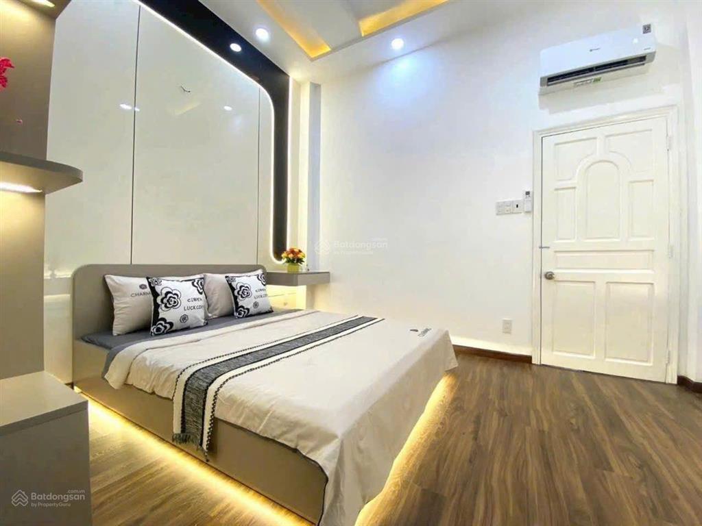 Bán căn nhà xe hơi ngủ trong nhà đầy đủ nội thất