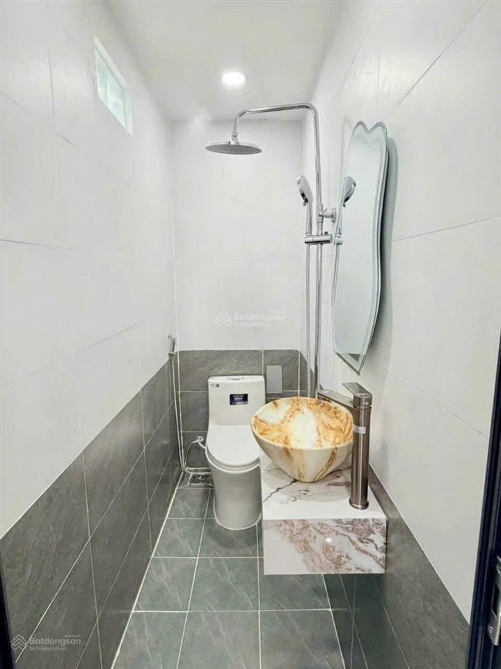 Chính thức lên sóng căn nhà phố rộng rãi nhiều phòng có thể vừa ở vừa làm chdv