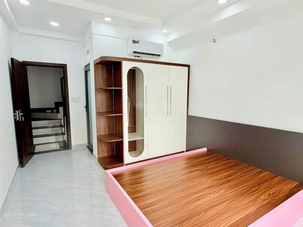 Chính thức lên sóng căn nhà phố rộng rãi nhiều phòng có thể vừa ở vừa làm chdv