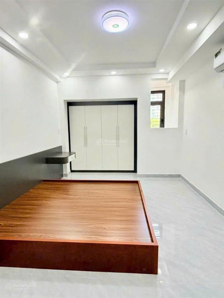 Chính thức lên sóng căn nhà phố rộng rãi nhiều phòng có thể vừa ở vừa làm chdv