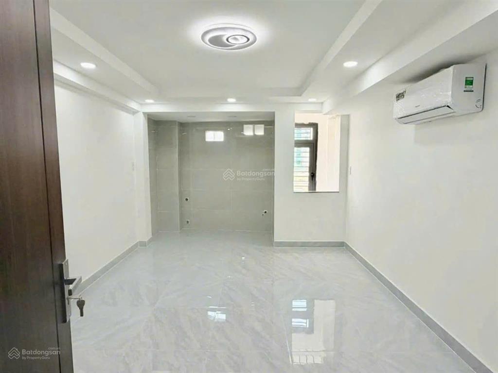 Chính thức lên sóng căn nhà phố rộng rãi nhiều phòng có thể vừa ở vừa làm chdv
