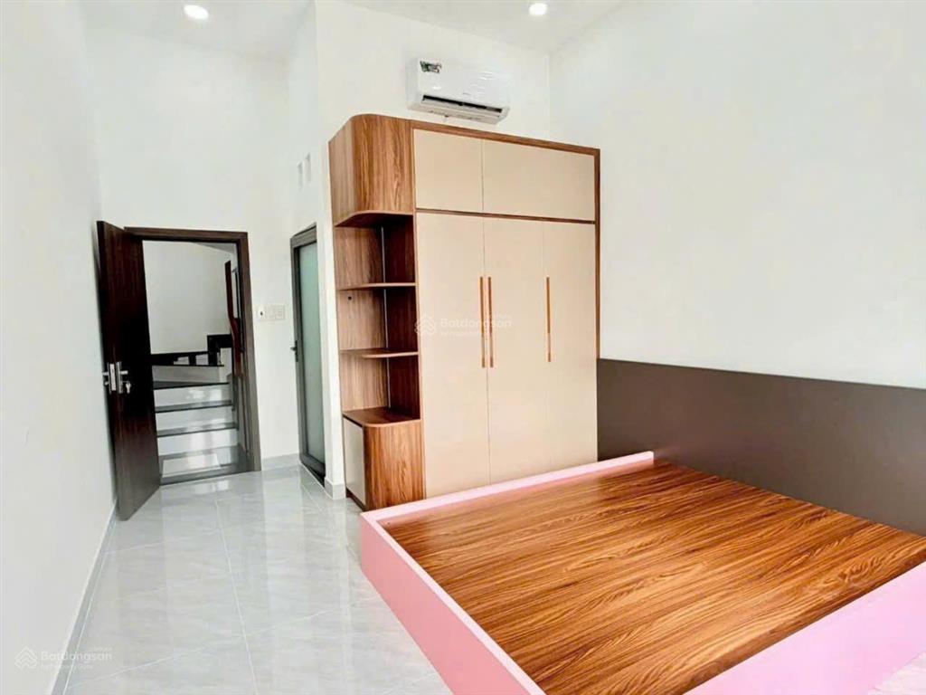 Chính thức lên sóng căn nhà phố rộng rãi nhiều phòng có thể vừa ở vừa làm chdv