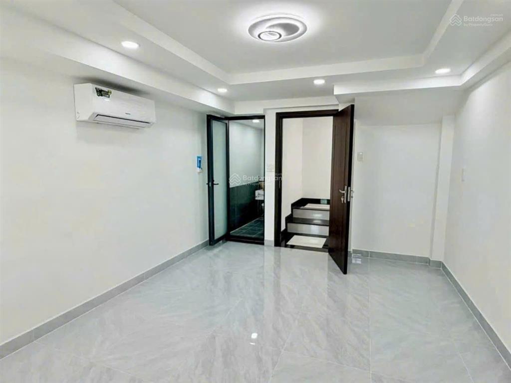Chính thức lên sóng căn nhà phố rộng rãi nhiều phòng có thể vừa ở vừa làm chdv