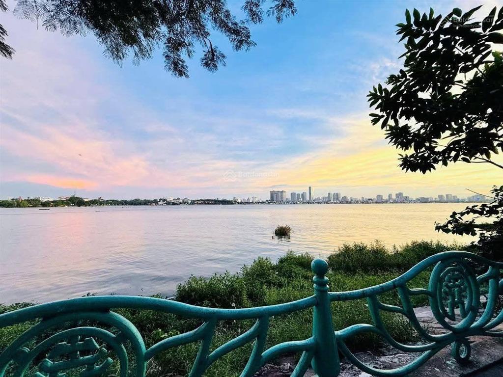 Bán toà khách sạn mặt phố yên hoa tây hồ. 256 m2, 10 tầng vận hành chuyên nghiệp. sổ đẹp. 165 tỷ