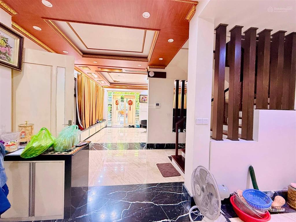 Biệt thự vĩnh phúc ba đình, sổ có hoàn công, 150m2 5 tầng, căn góc 3 thoáng giáp hồ tây, ở lâu dài