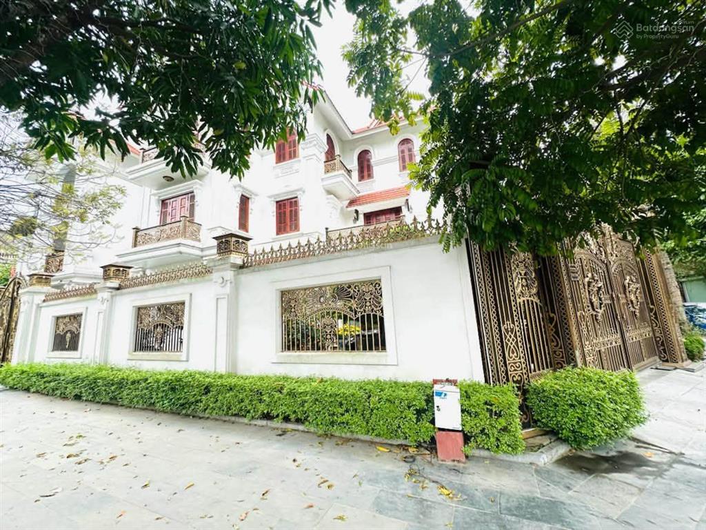 Biệt thự vĩnh phúc ba đình, sổ có hoàn công, 150m2 5 tầng, căn góc 3 thoáng giáp hồ tây, ở lâu dài