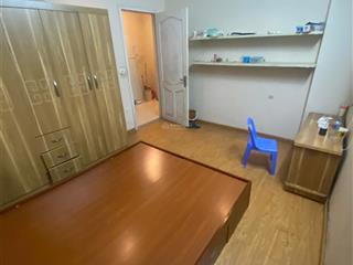 Cho thuê phòng trọ sạch đẹp rẻ 2,4tr 22m2 ngay đê cự khối vào ở luôn