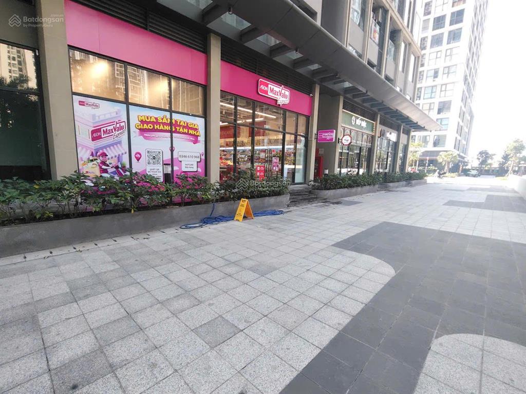 Thuê shop chân đế khu đô thị vinhomes smart city 150000 cư dân diện tích 57,6m2 giá thuê 40 triệu