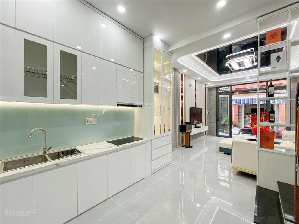 Nhà mới góc hẻm thông 4.5m. ông ích khiêm, p.14, q.11. nay thuộc p. hoà bình. dt 4.15x12m. gồm 3pn