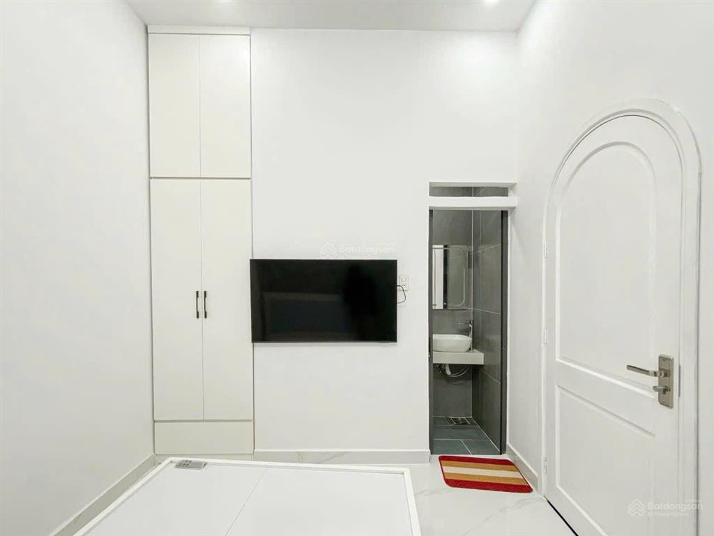 Nhà mới góc hẻm thông 4.5m. ông ích khiêm, p.14, q.11. nay thuộc p. hoà bình. dt 4.15x12m. gồm 3pn