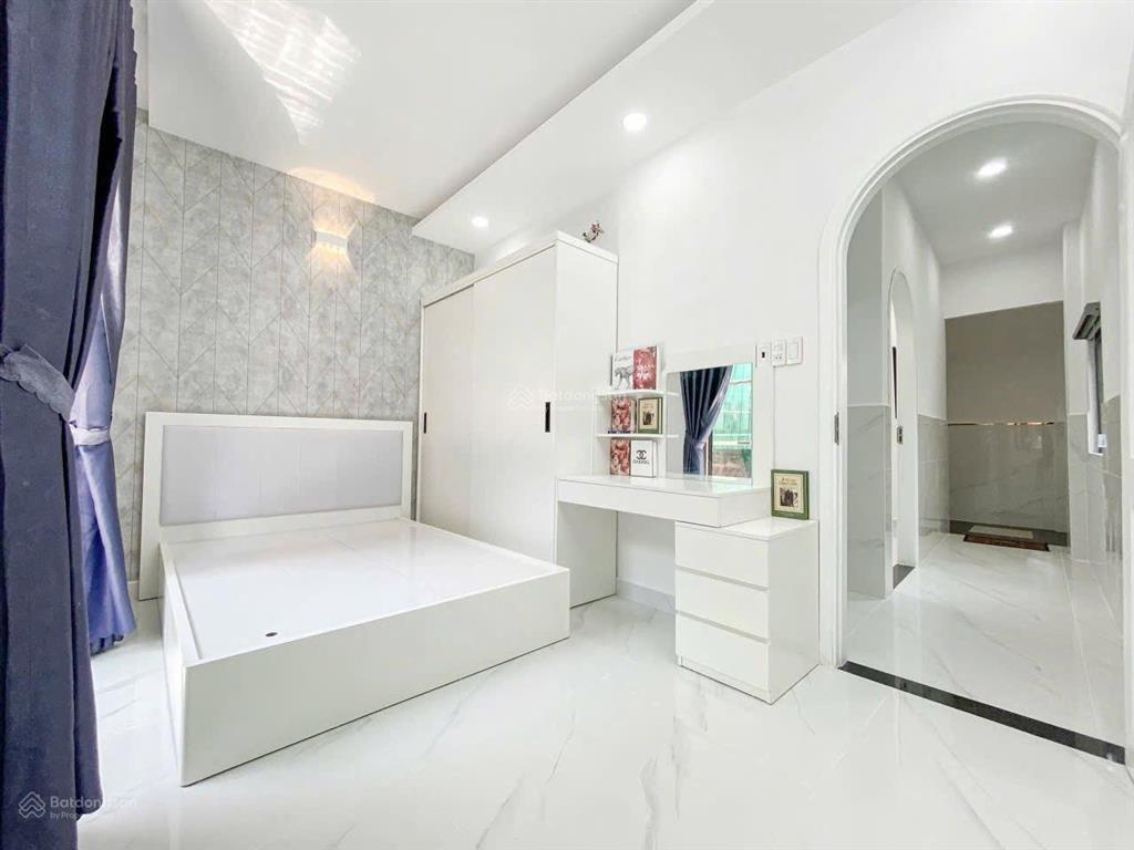 Nhà mới góc hẻm thông 4.5m. ông ích khiêm, p.14, q.11. nay thuộc p. hoà bình. dt 4.15x12m. gồm 3pn